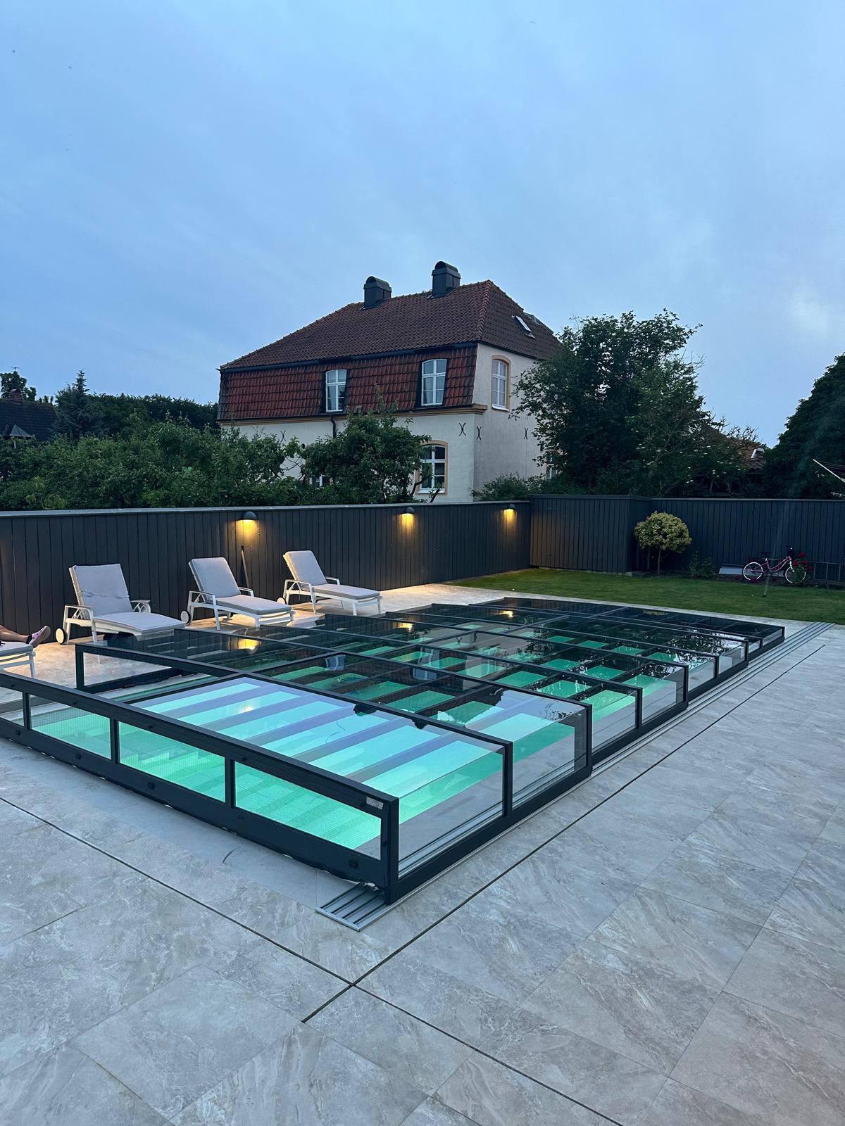 Pooloverdækning ICON KIT S2 4×8 (klart glas, sidedør, enkelt skinne, antracit)