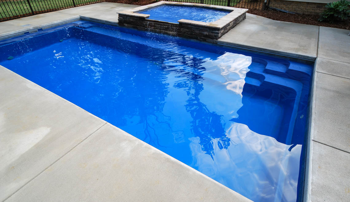 Leisurepools Reflection 3,8×7-10m, 1,28-1,84m djup