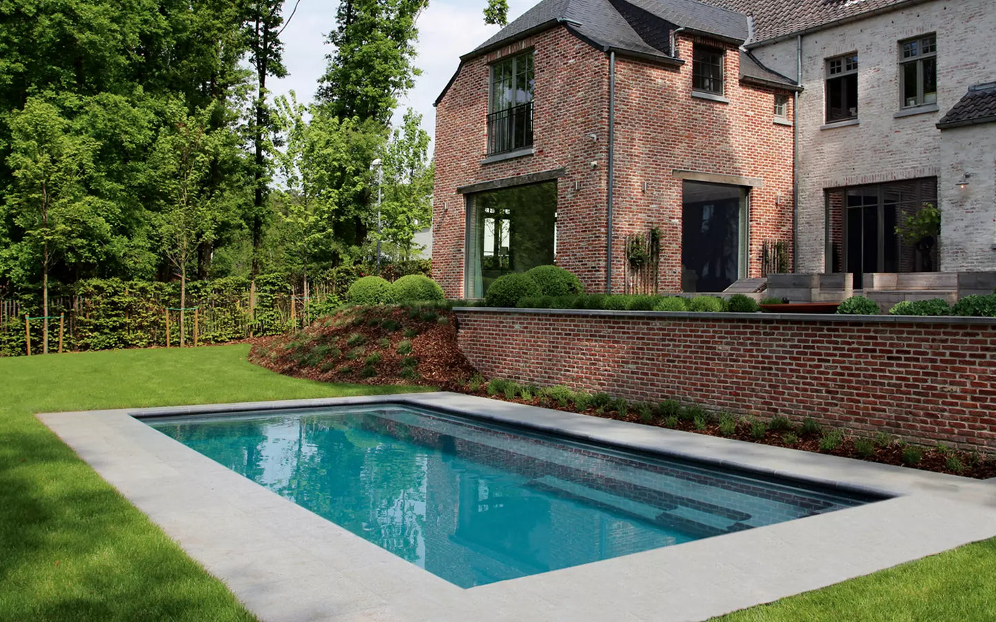 Leisurepools Reflection 3,8×7-10m, 1,28-1,84m djup