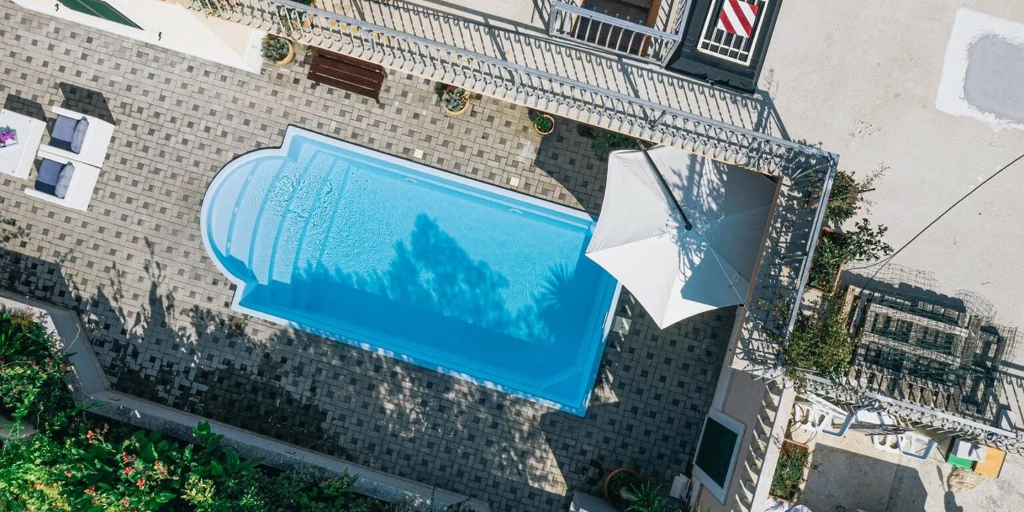 Glasfiberpool Aruba 700 7,20m x 3,70m x 1,50m